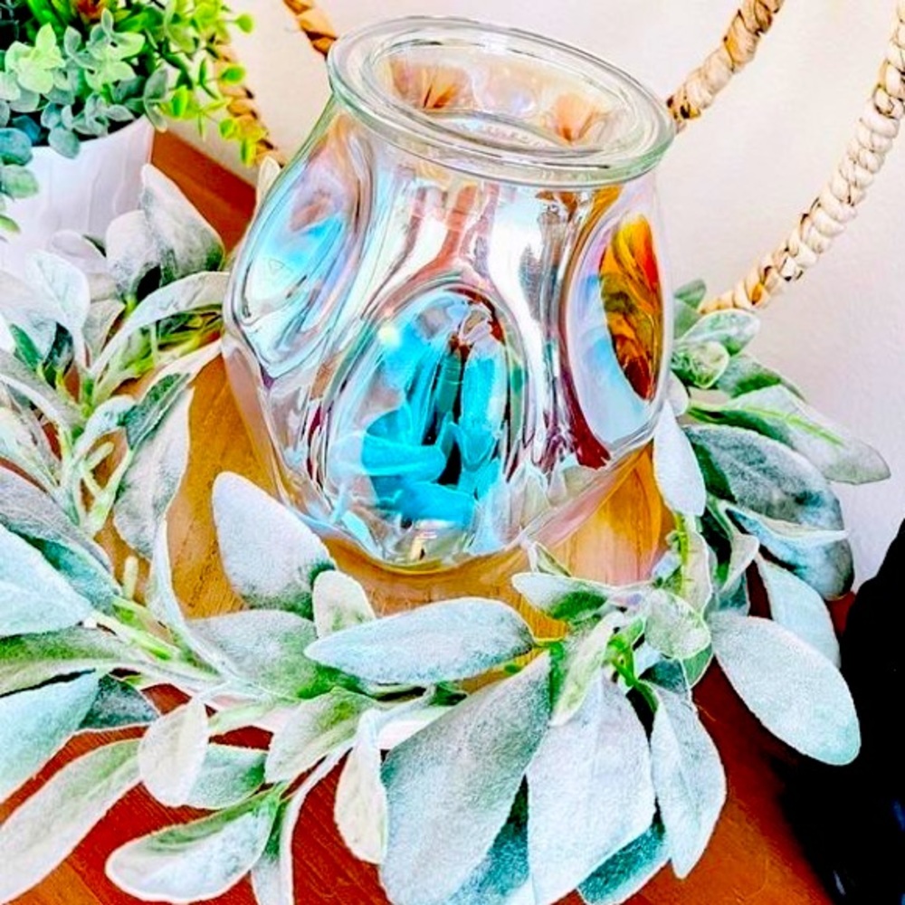 SCENTSY bubbled iridescent warmer. Absolutely beautiful. Barely used!